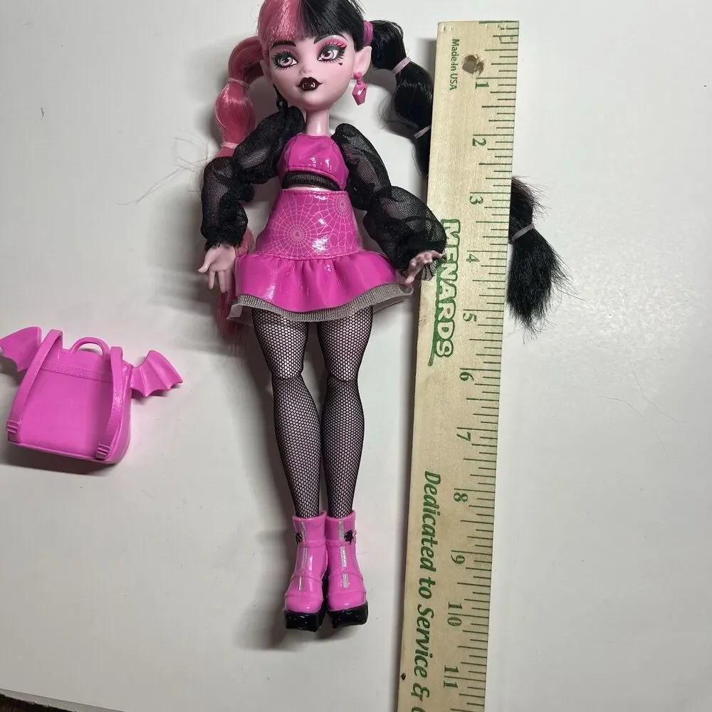 Monster High G3 Draculaura Core Refresh Fashion Doll w/ Backpack Outfits